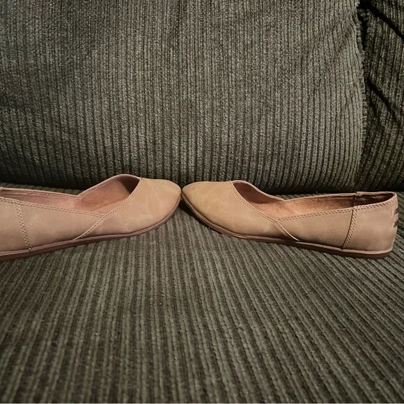 TOMS Women's Camel Loafers - Picture 4 of 8